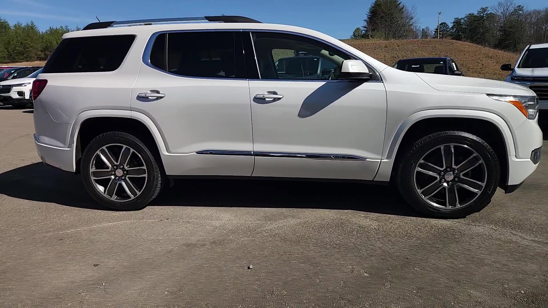 Used 2019 GMC Acadia Denali image 18