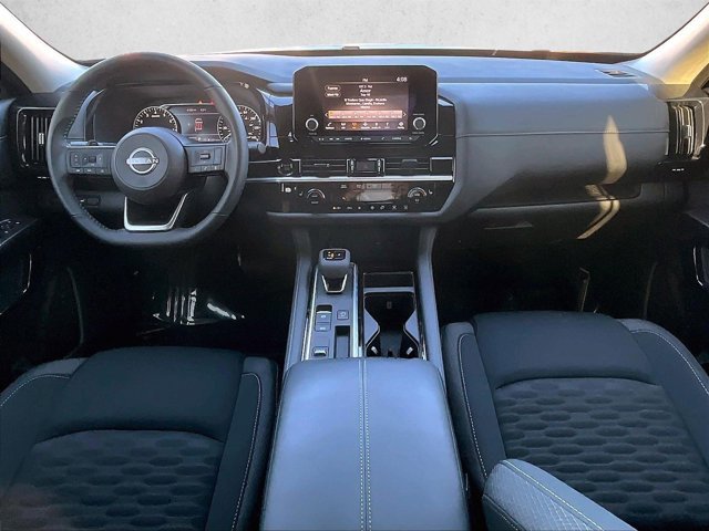 Used 2025 Nissan Pathfinder SV w/ Cargo Package image 16