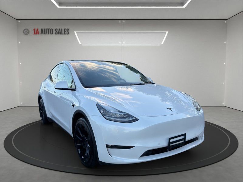 Used 2022 Tesla Model Y Long Range image 7