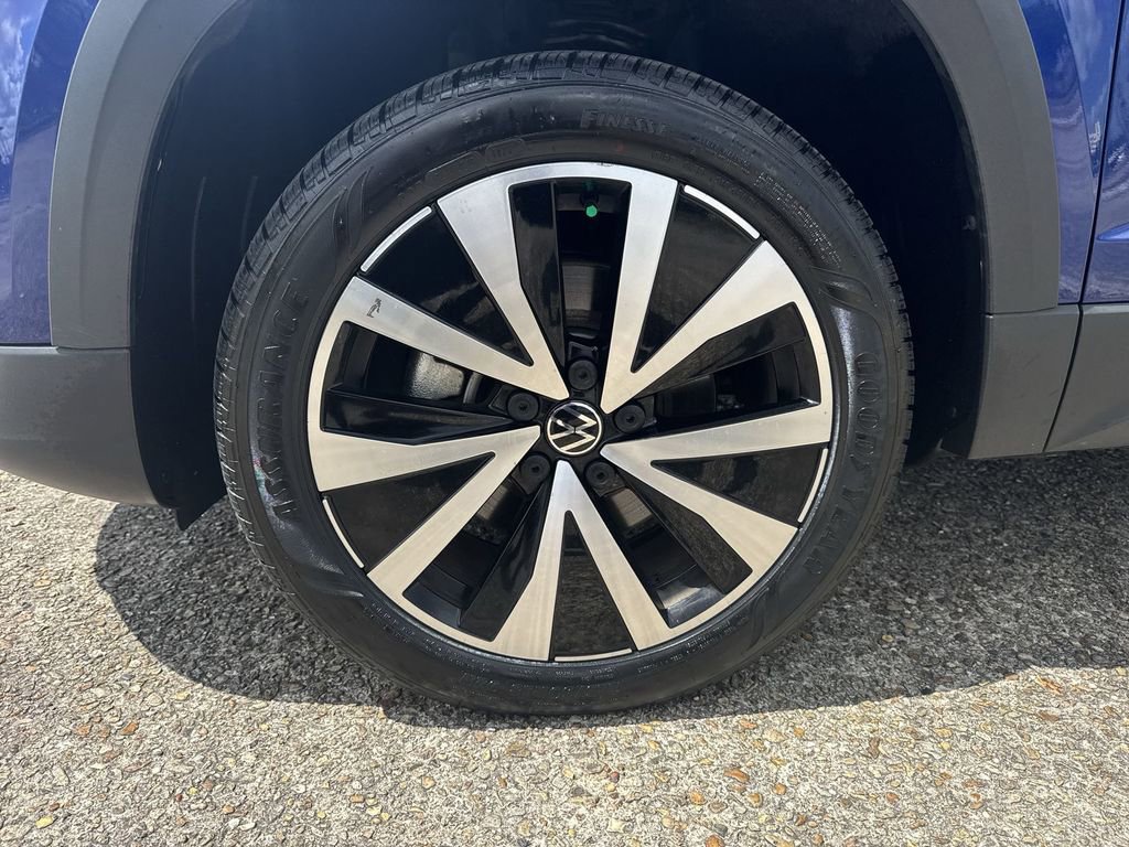 Used 2024 Volkswagen Taos SE FWD image 12