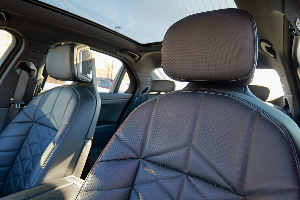 Used 2023 BMW 740i w/ Parking Assistance Package image 24