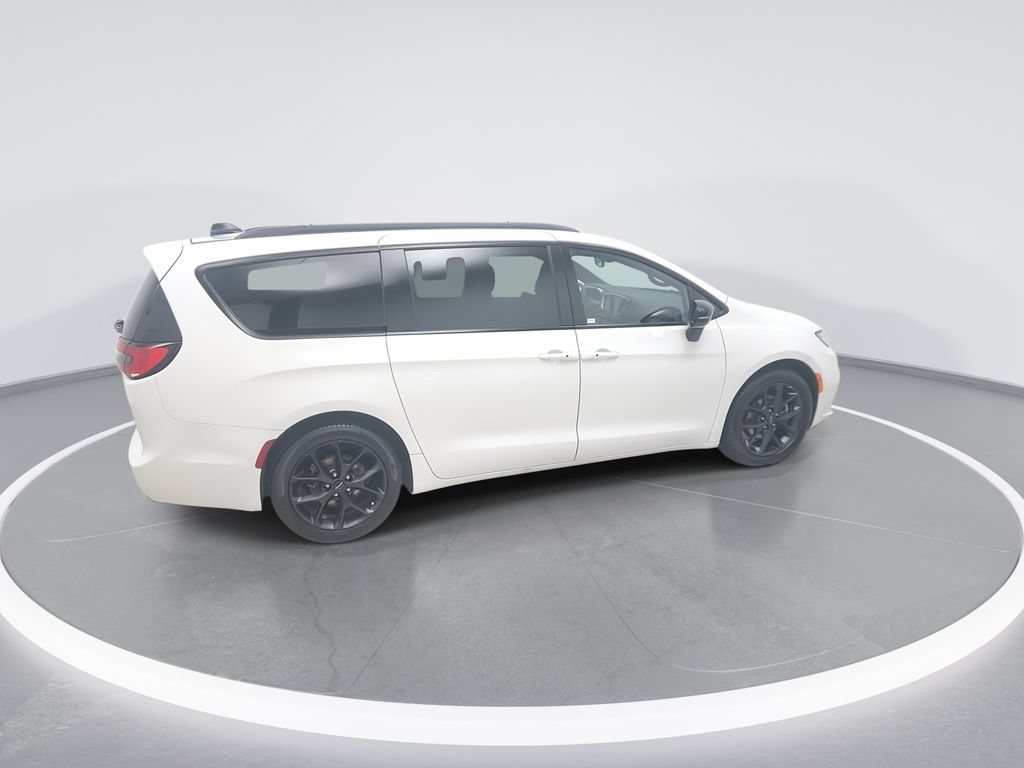 Used 2024 Chrysler Pacifica Touring-L w/ S Appearance Package FWD image 8