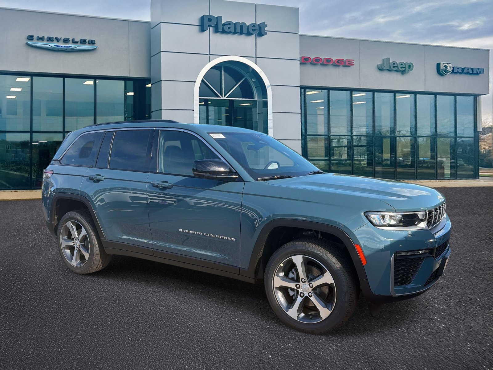 New 2026 Jeep Grand Cherokee Limited AWD/4WD image 1
