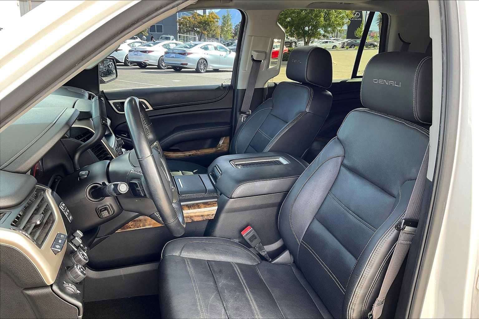 Used 2016 GMC Yukon Denali w/ Open Road Package image 8