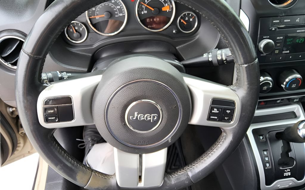 Used 2016 Jeep Compass High Altitude AWD/4WD image 13