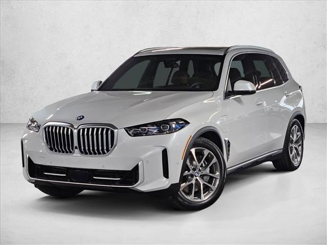 Used 2026 BMW X5 xDrive50e image 1