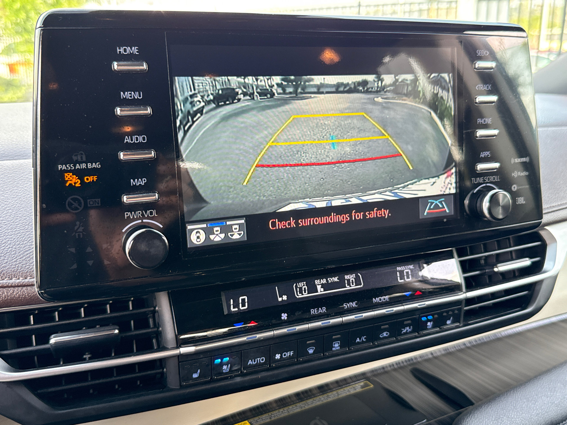 Used 2023 Toyota Sienna Platinum FWD image 30
