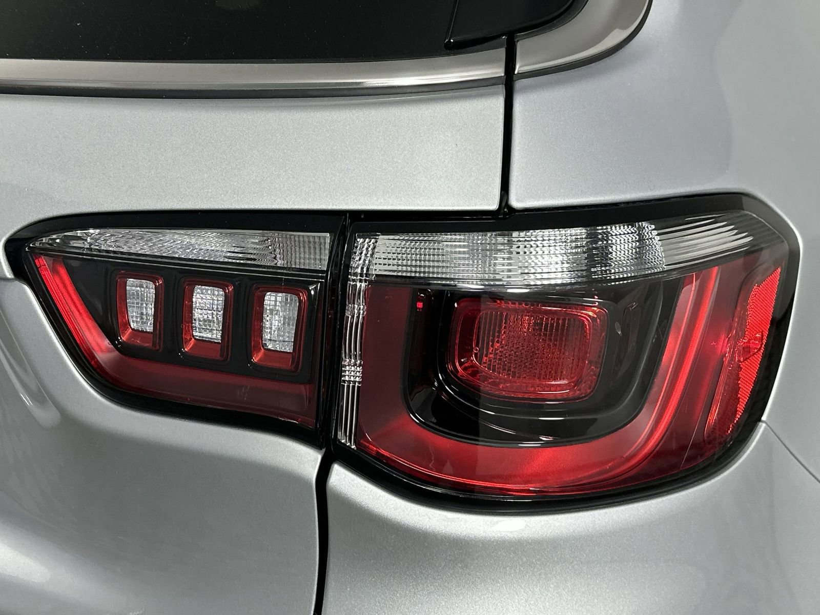 Used 2025 Jeep Compass Sport image 26