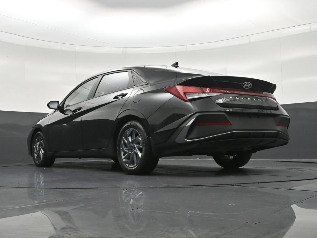 Used 2024 Hyundai Elantra SEL FWD image 25