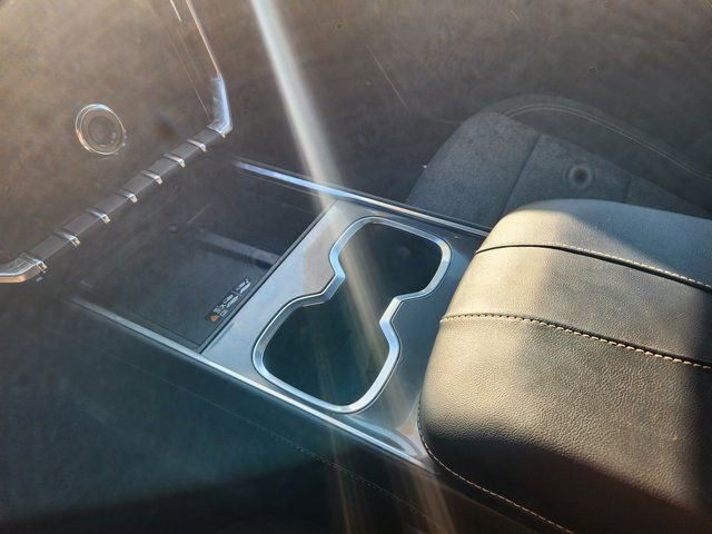 Used 2025 GMC Acadia Elevation image 16