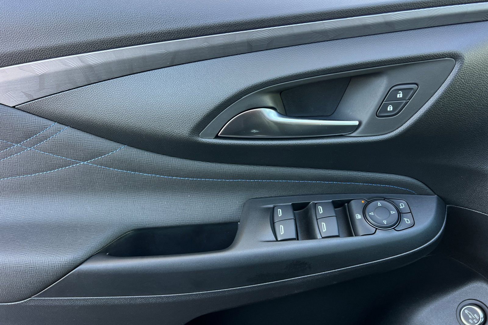 New 2026 Buick Envista Sport Touring w/ Convenience I Package FWD image 9