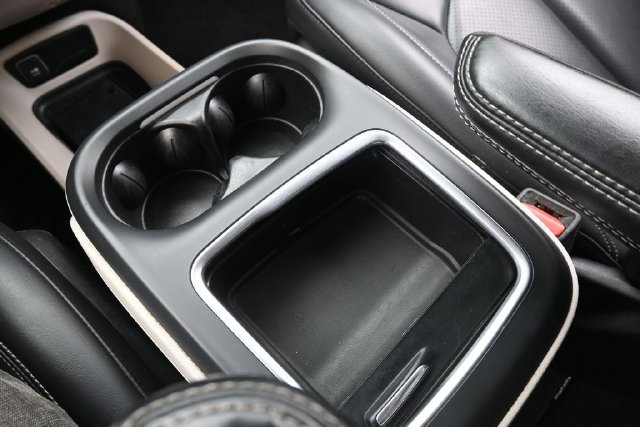 Used 2023 Chrysler Pacifica Touring-L FWD image 28