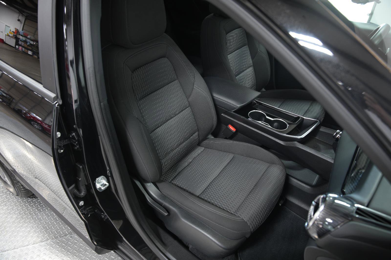 Used 2025 Chevrolet Equinox LT w/ Safety and Technology Package image 19