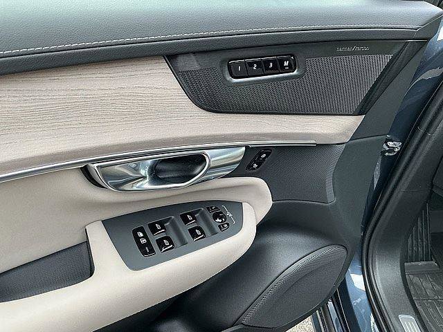 New 2026 Volvo XC90 B6 Plus w/ Protection Package AWD/4WD image 16