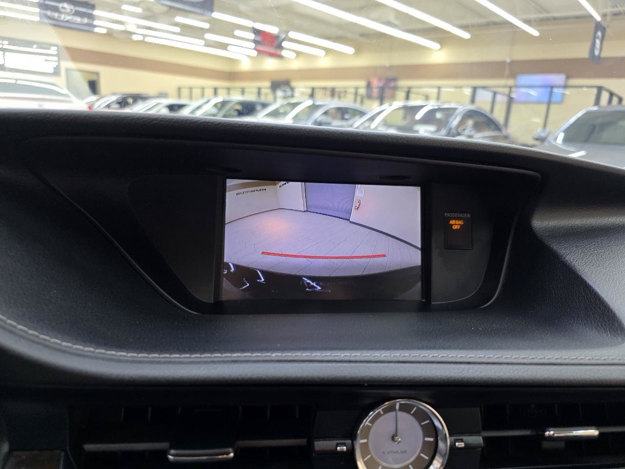 Used 2015 Lexus ES 350 w/ Luxury Package FWD image 32