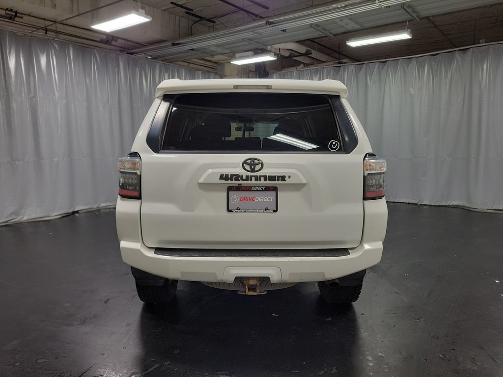 Used 2018 Toyota 4Runner SR5 AWD/4WD image 7