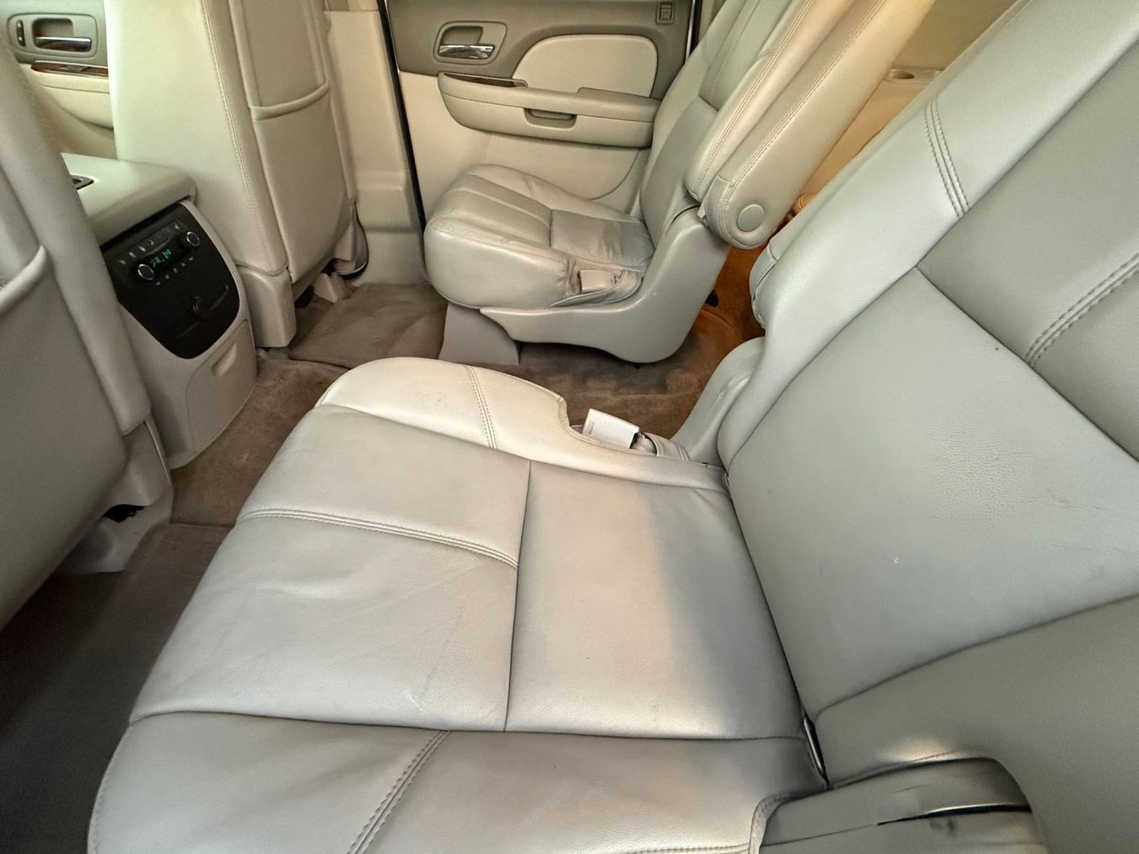 Used 2012 Chevrolet Suburban LT w/ Luxury Package image 27