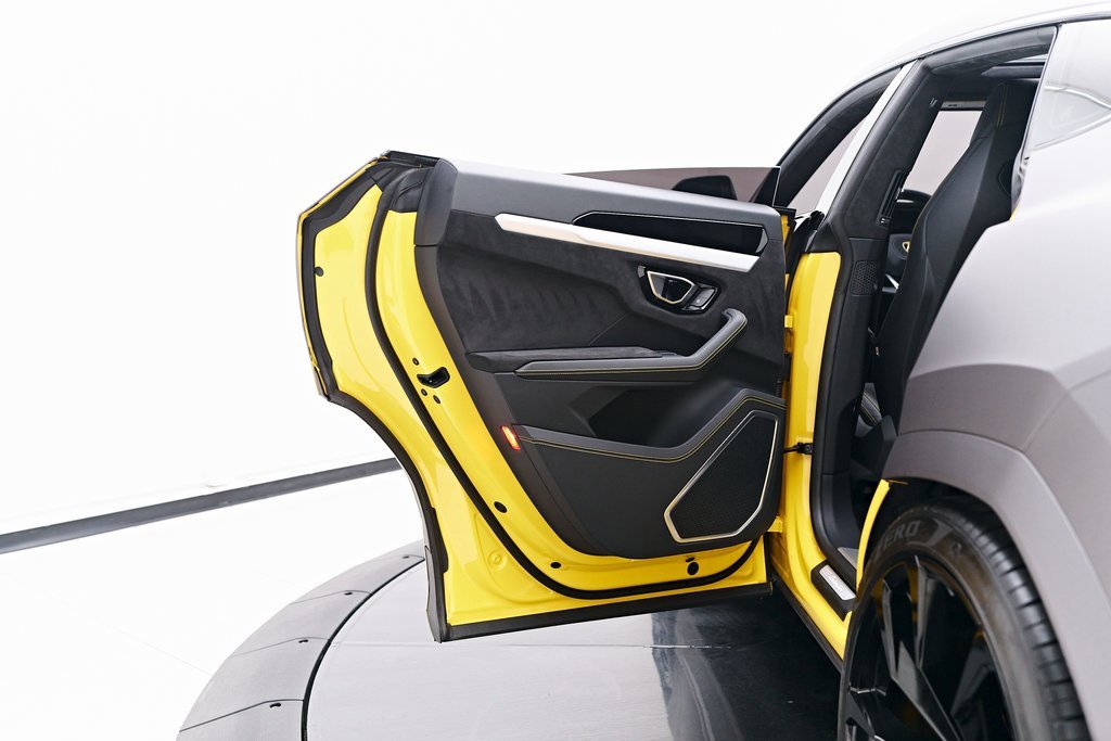 Used 2021 Lamborghini Urus image 32