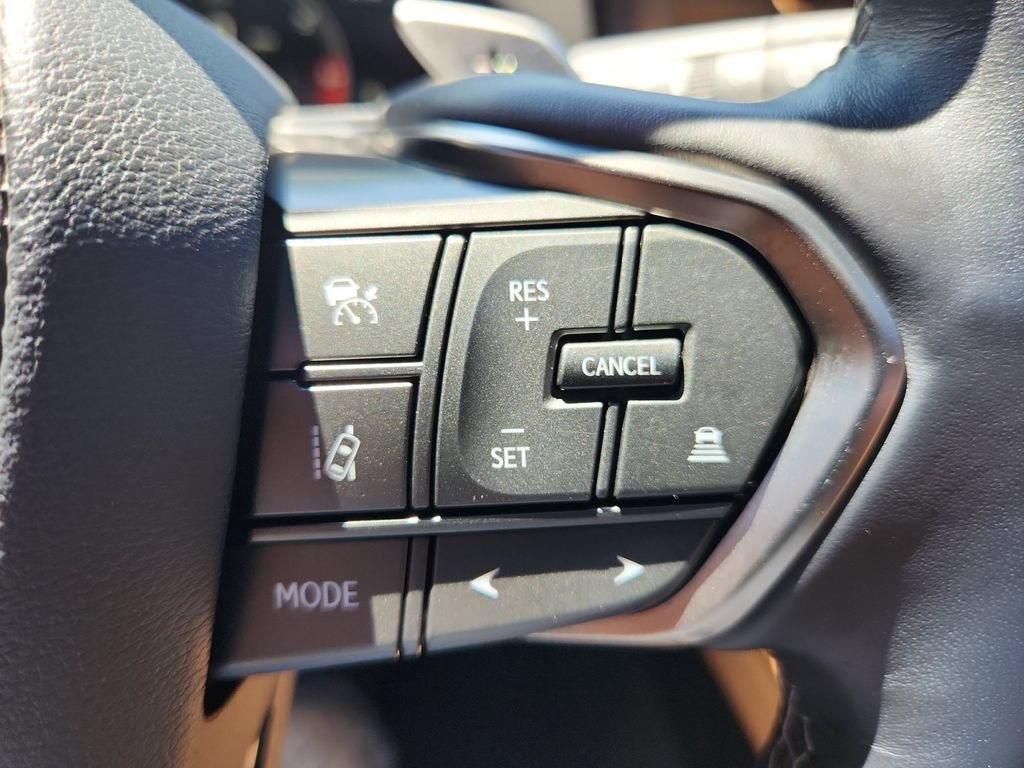 Used 2024 Lexus LX 600 4WD w/ Premium Package image 19