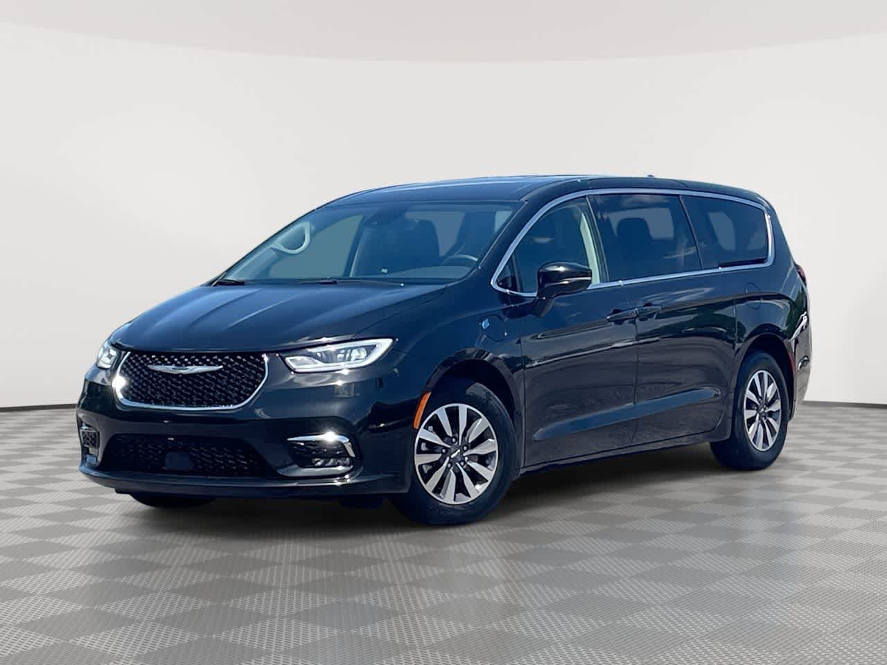 Used 2024 Chrysler Pacifica Limited