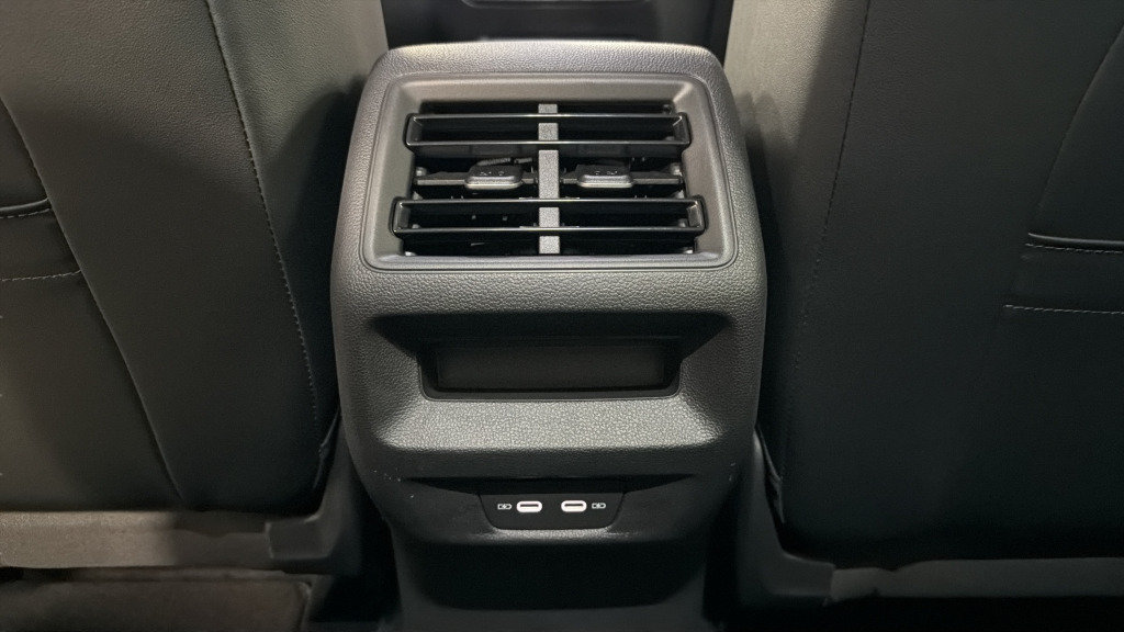 Certified 2025 Volkswagen Tiguan SE AWD/4WD image 31