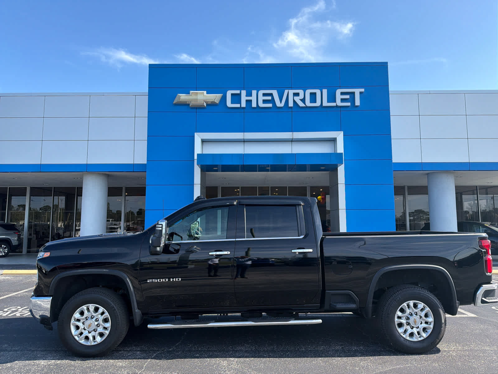 Used 2024 Chevrolet Silverado 2500 LTZ RWD image 2