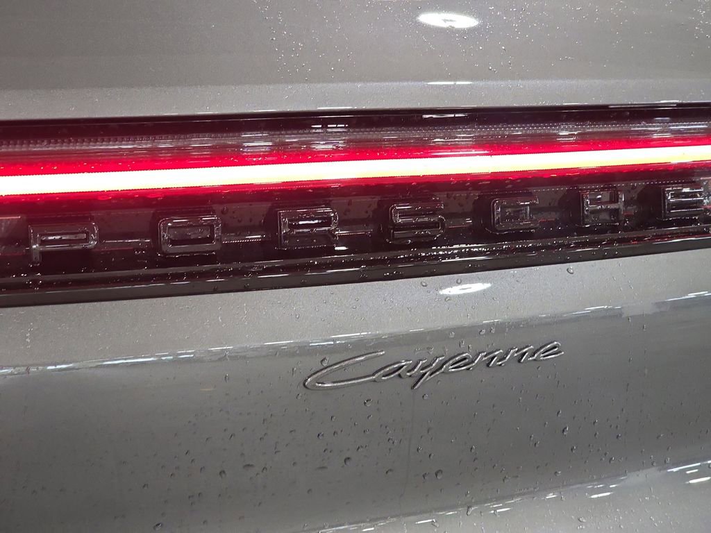 Used 2024 Porsche Cayenne image 27