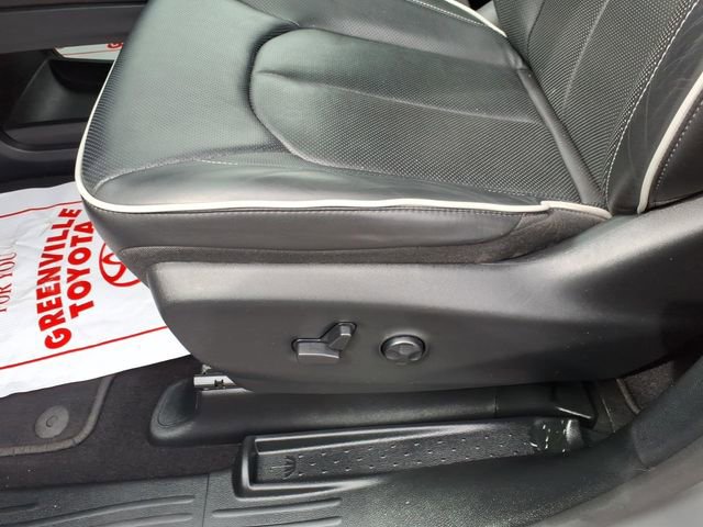 Used 2025 Chrysler Pacifica Limited FWD image 12