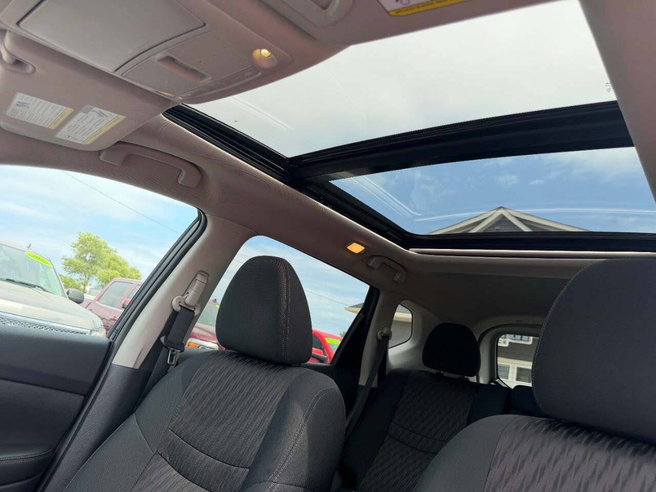 Used 2018 Nissan Rogue SV w/ Sun & Sound Touring Package AWD/4WD image 29