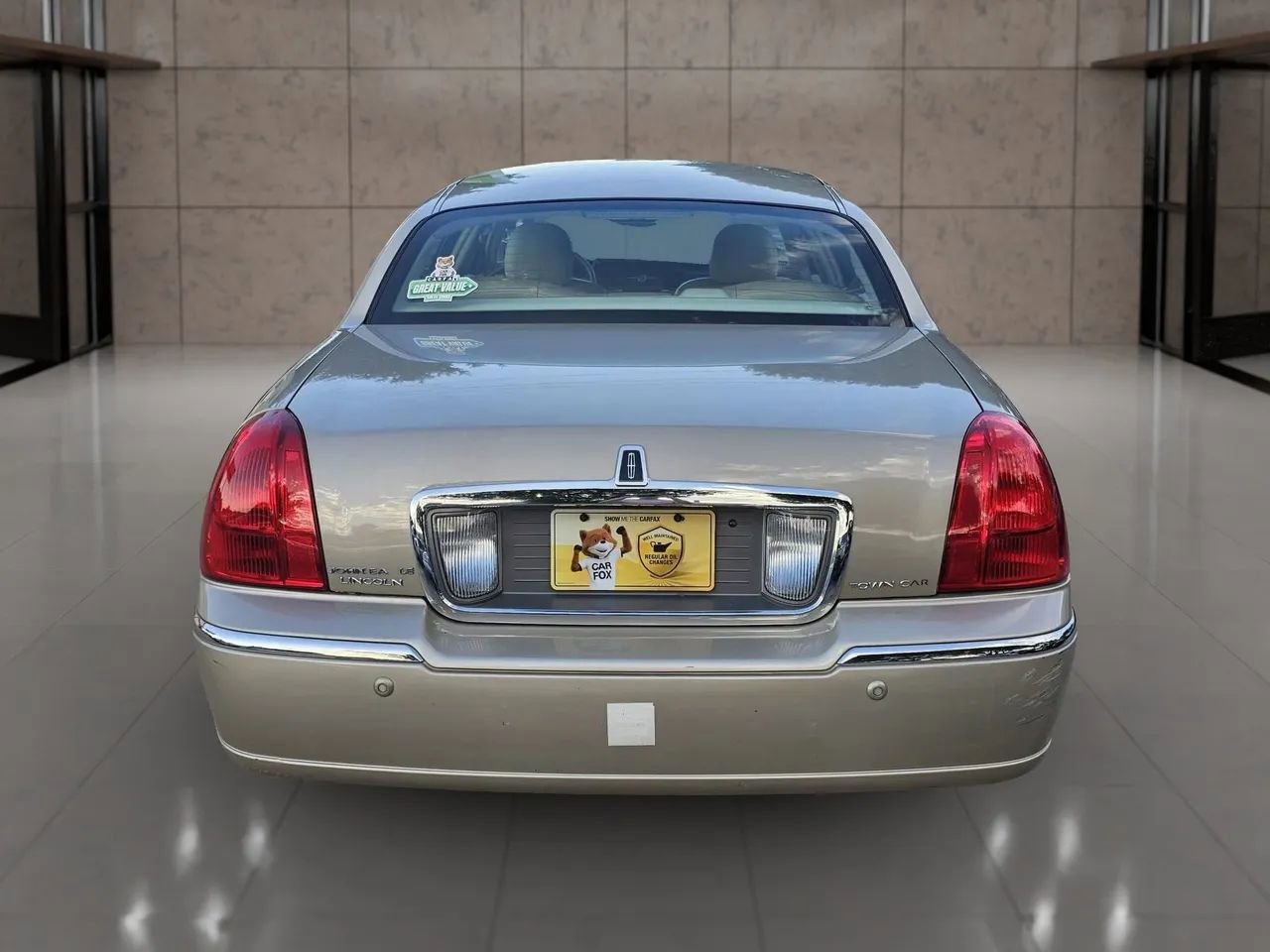 Used 2005 Lincoln Town Car Signature RWD image 8