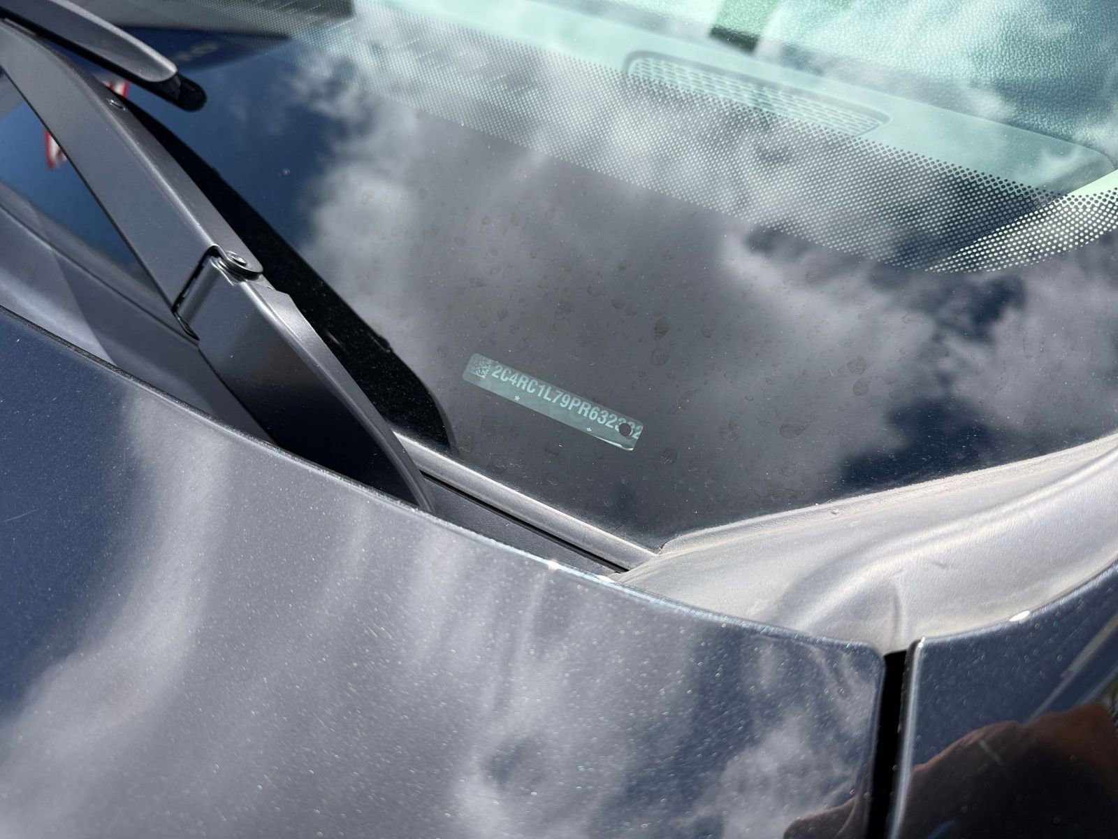 Used 2023 Chrysler Pacifica Touring-L image 32