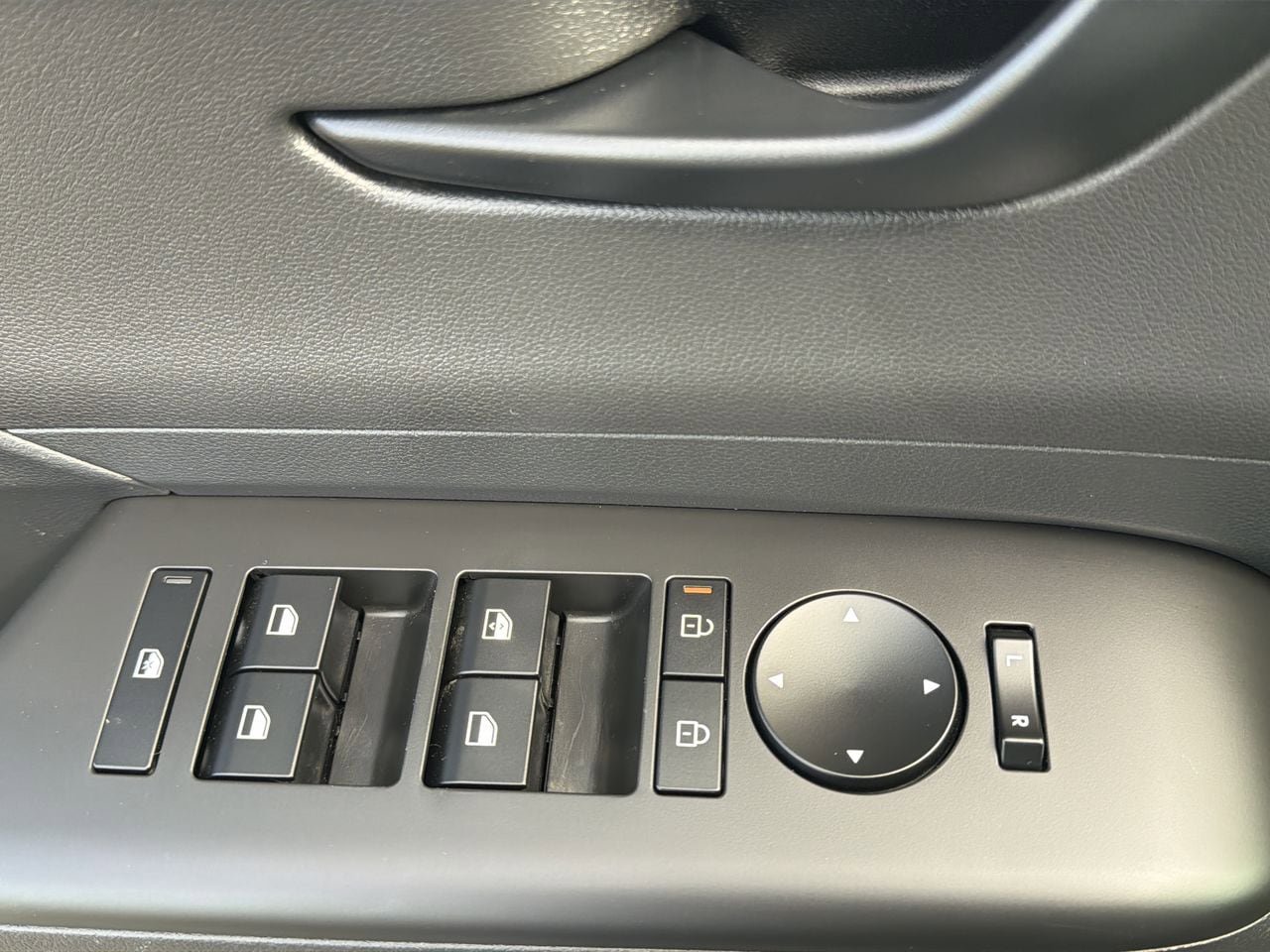 Certified 2025 Hyundai Kona SE image 12
