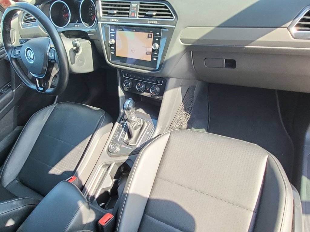 Used 2018 Volkswagen Tiguan SEL AWD/4WD image 36