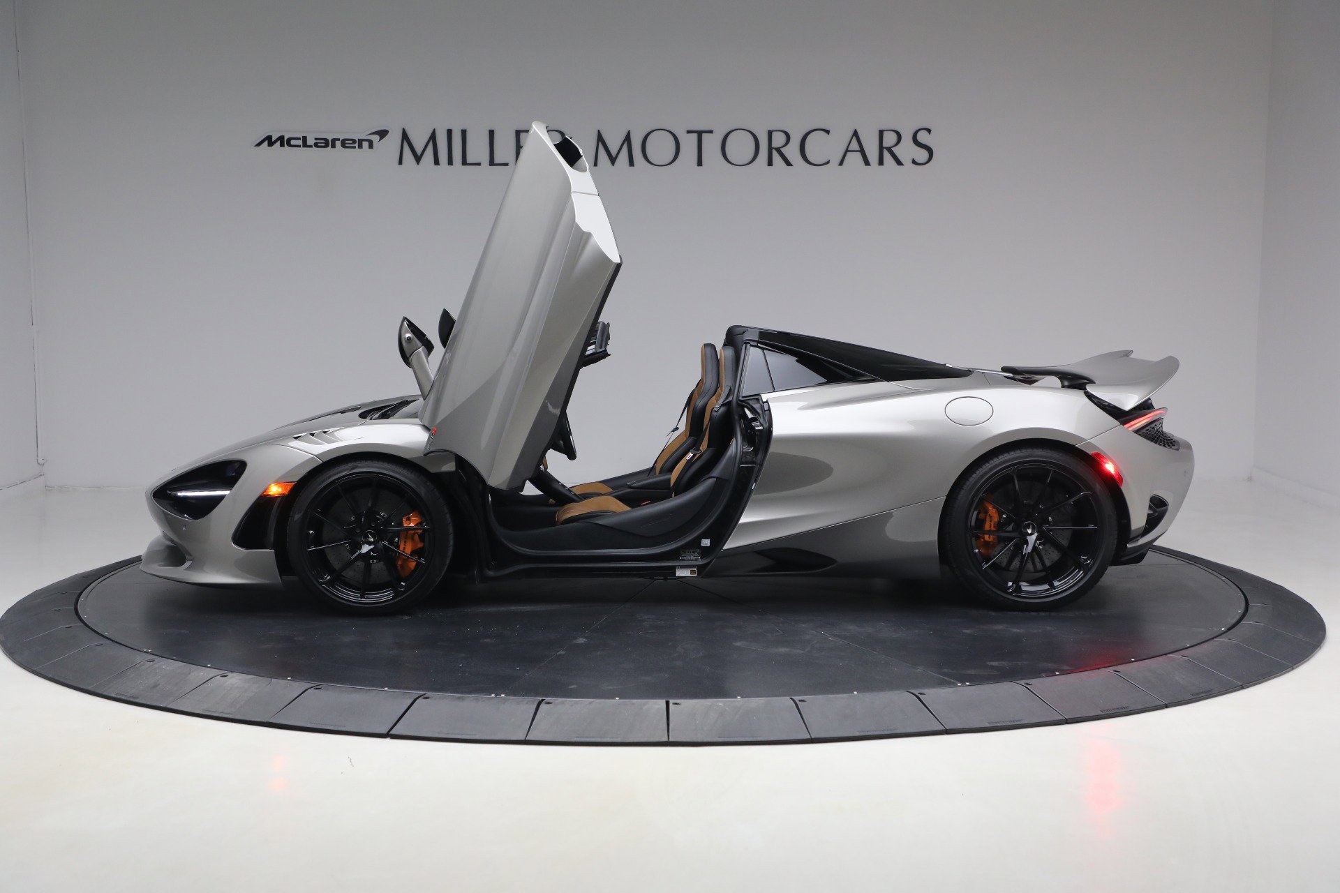 Used 2025 McLaren 750S Spider image 25