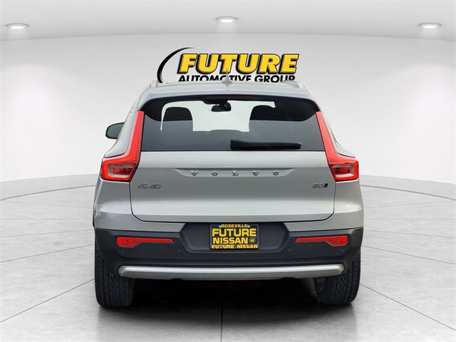 Used 2023 Volvo XC40 B5 Plus image 8