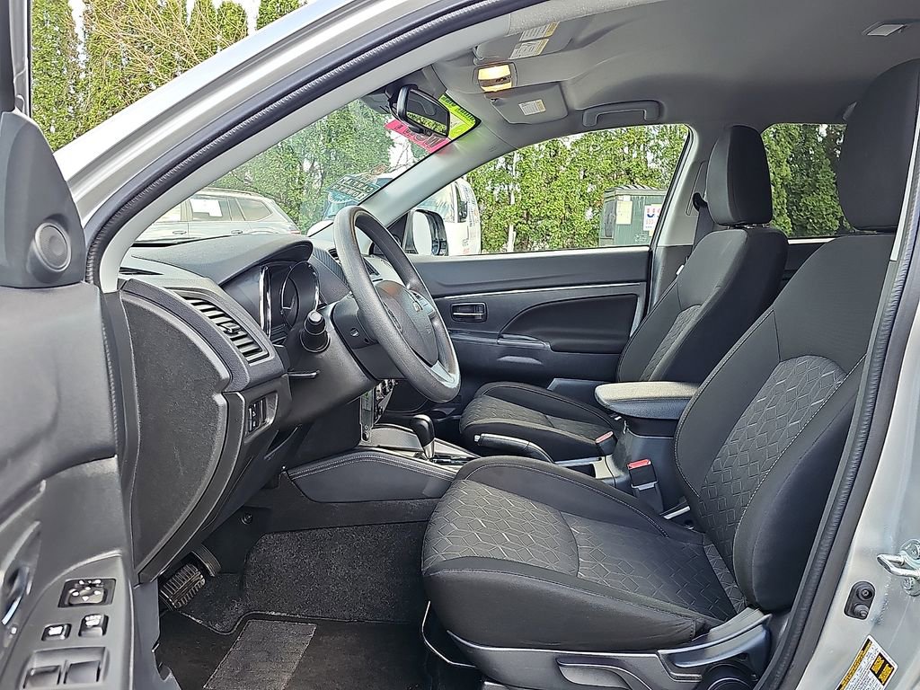 Used 2025 Mitsubishi Outlander Sport ES image 13