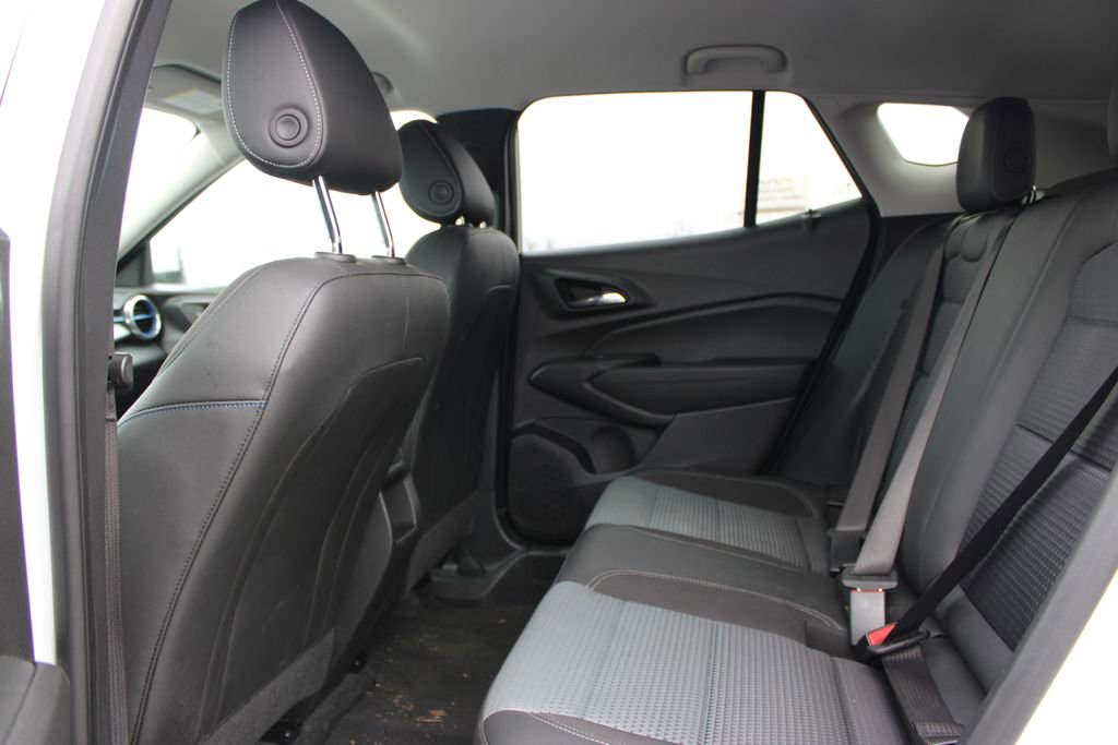 Used 2025 Chevrolet Trax LT w/ LT Convenience Package image 16