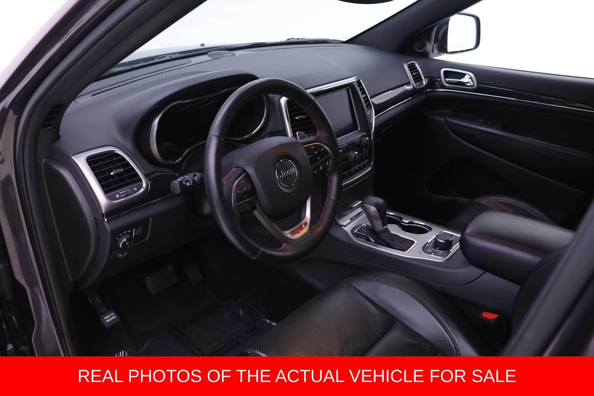 Used 2018 Jeep Grand Cherokee Trailhawk w/ Trailhawk Luxury Group AWD/4WD image 3