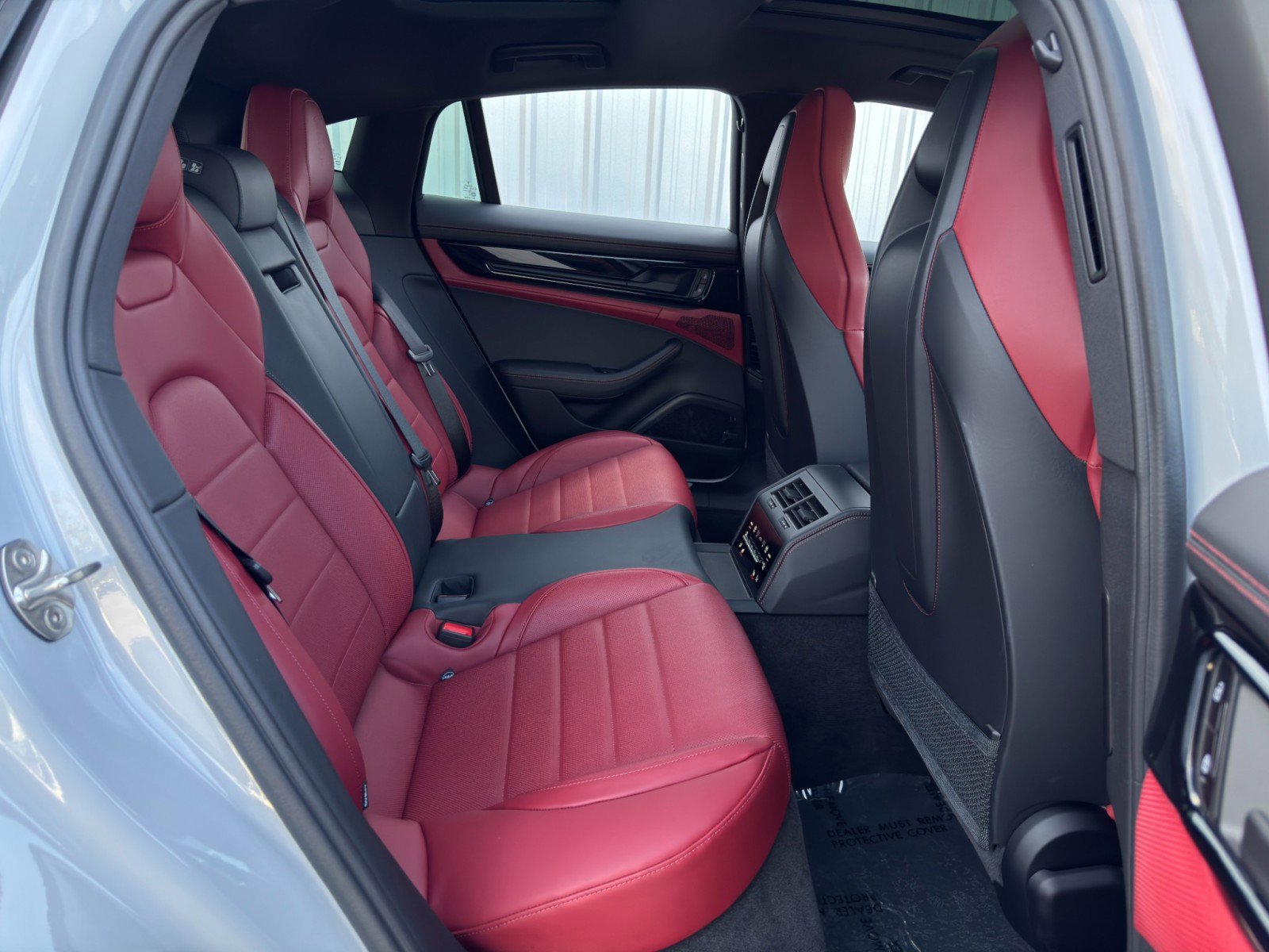 Used 2025 Porsche Panamera 4 w/ Premium Package image 47