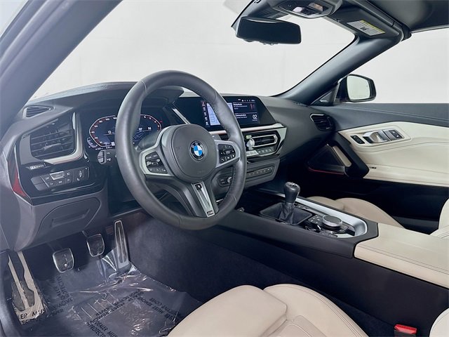Used 2025 BMW Z4 M40i w/ Premium Package image 9