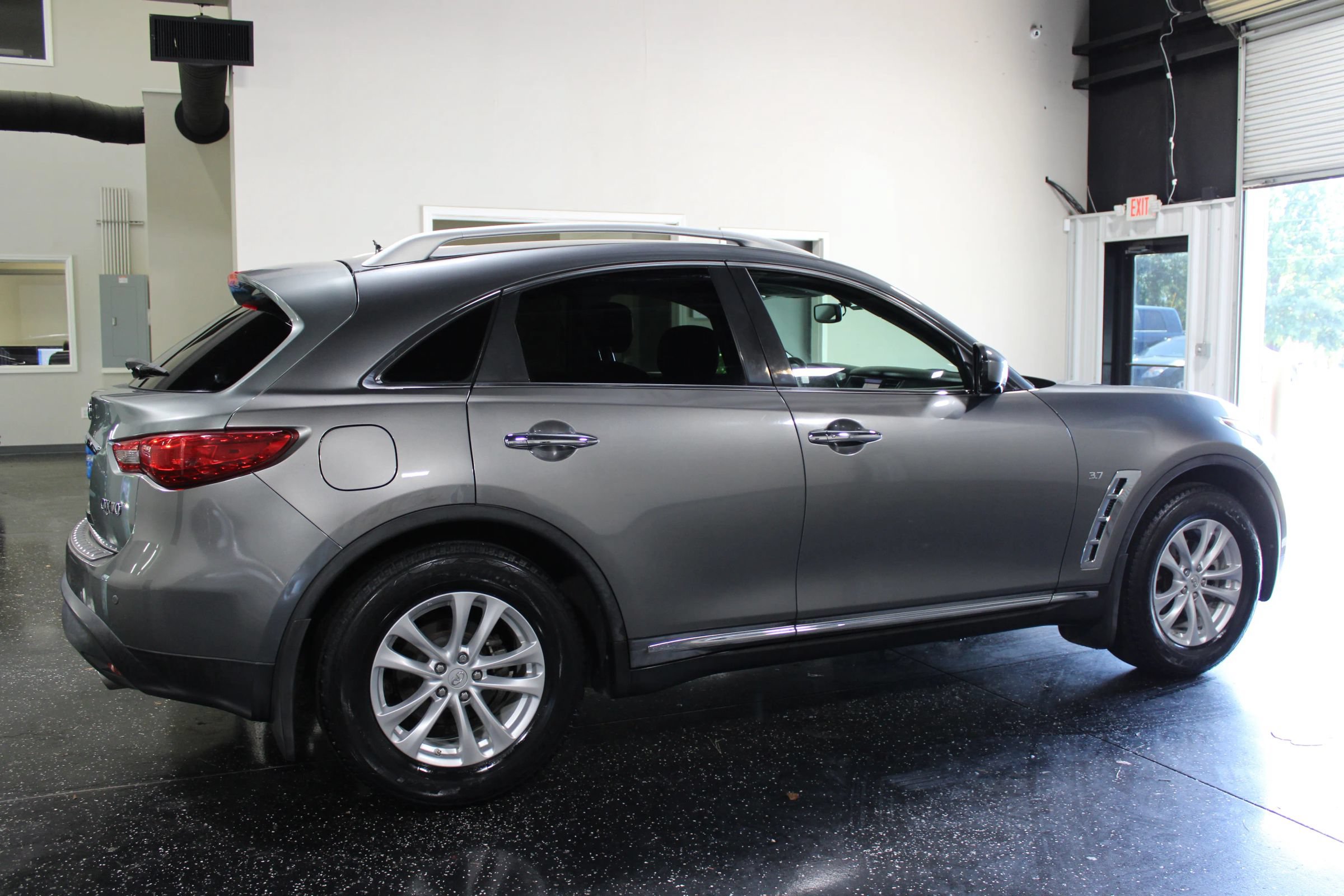 Used 2014 INFINITI QX70 2WD w/ Premium Package image 3