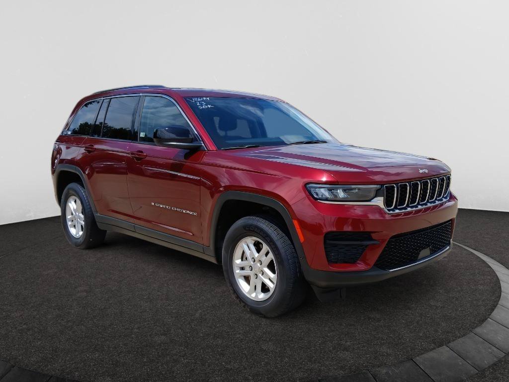 Used 2023 Jeep Grand Cherokee Laredo RWD image 1