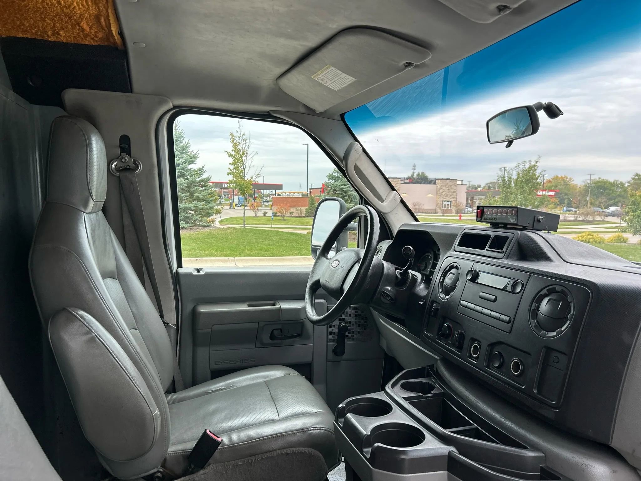 Used 2009 Ford E-350 and Econoline 350 Super Duty image 12