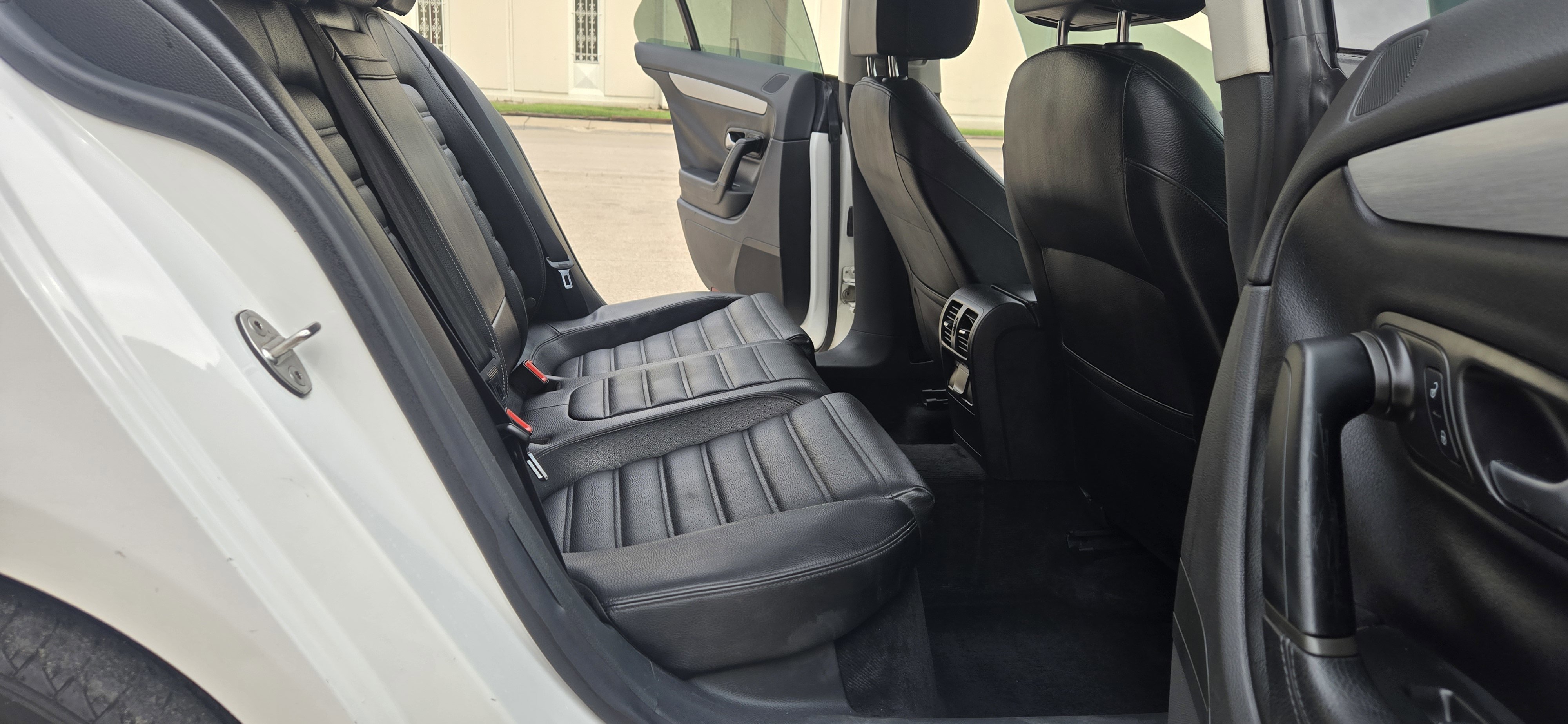 Used 2014 Volkswagen CC R-Line FWD image 20