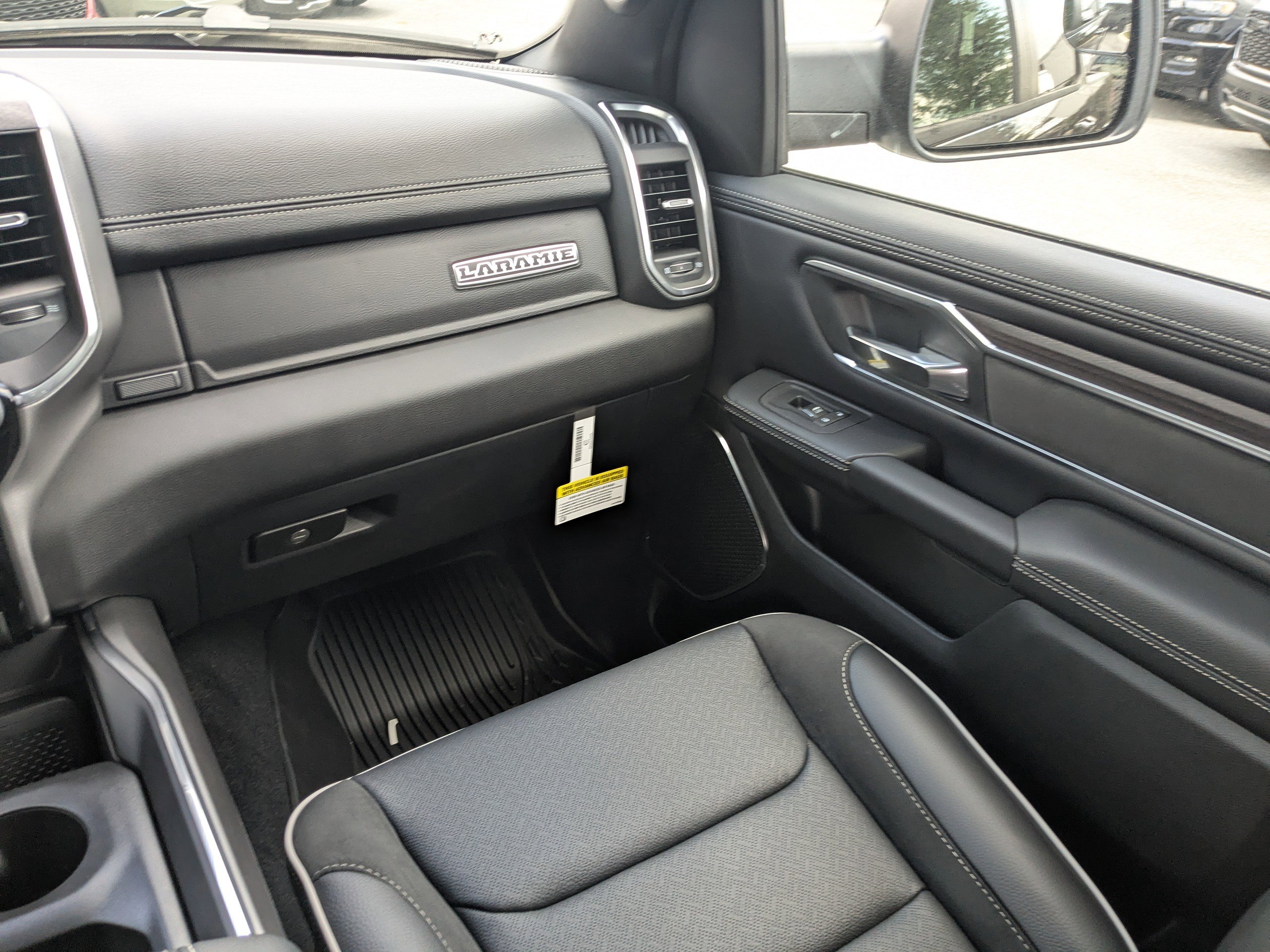 New 2026 RAM 1500 Laramie AWD/4WD image 16