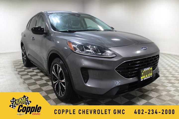 Used 2022 Ford Escape SE w/ SE Sport Appearance Package image 1