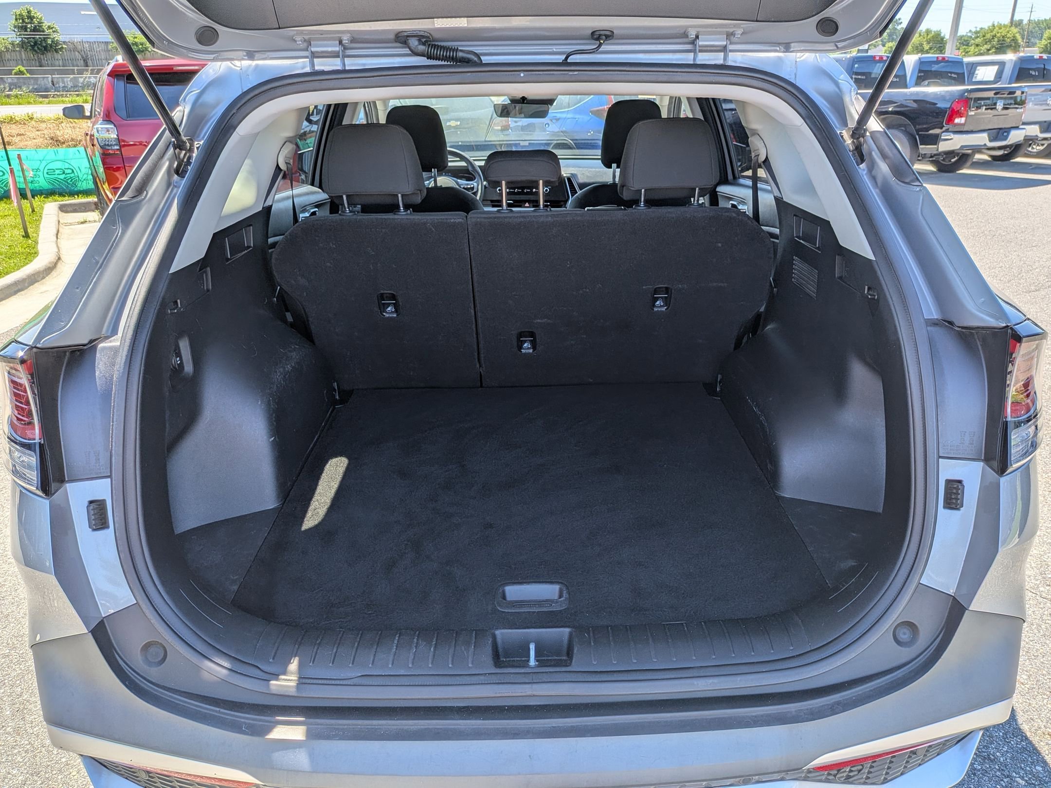 Used 2023 Kia Sportage LX FWD image 30