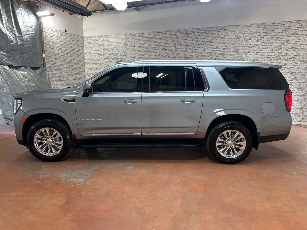 Used 2024 GMC Yukon XL SLT w/ SLT Luxury Package image 4