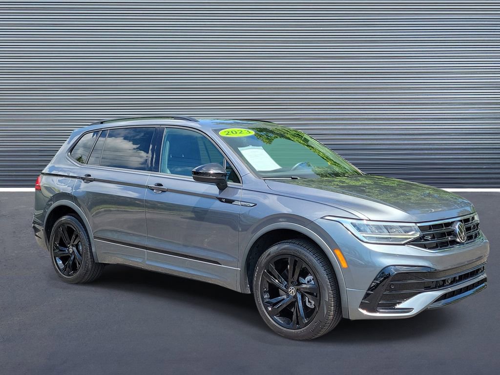 Used 2023 Volkswagen Tiguan SE R-Line image 2