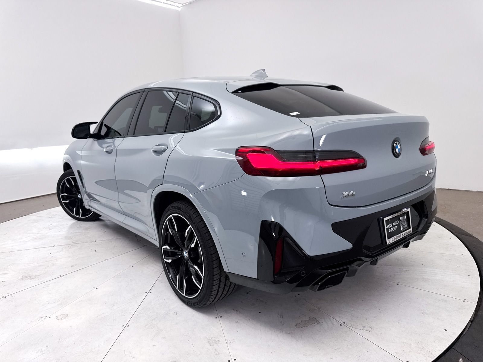 Used 2024 BMW X4 M40i w/ Parking Assistance Package AWD/4WD image 2